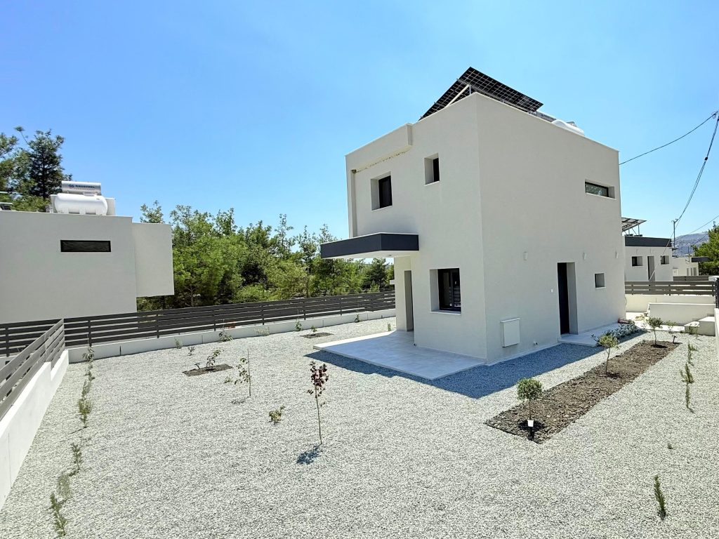 House 1250-2 - Exterior View 1 Actual completed exterior and private plot of House 1250-2